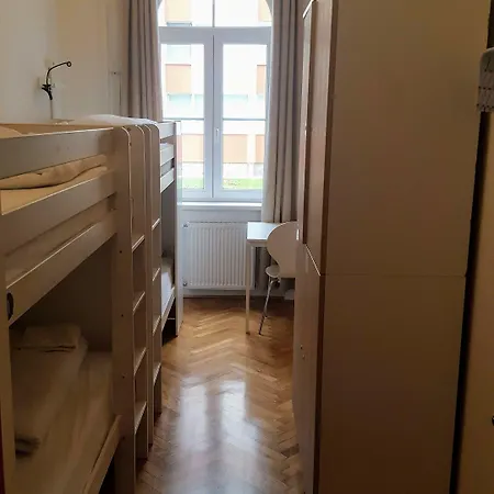 C - Punkt Vandrerhjem *