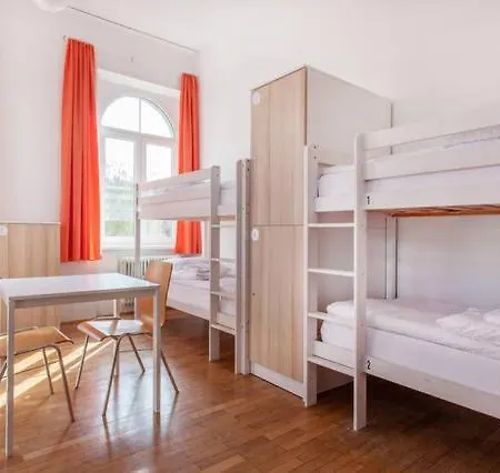 C プンクト ホステル *